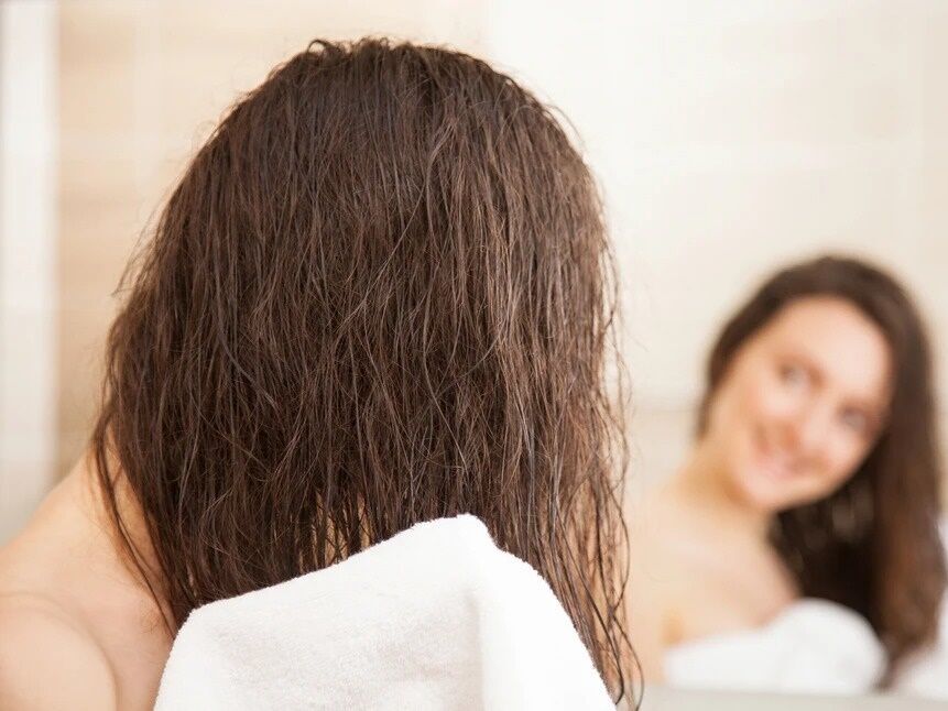 美容師が教える簡単ヘアケアテク！お風呂上がりに「プロ級ツヤ髪を目指す」コツ5選の4枚目の画像