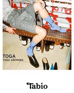 ストリート感のある足元は「Tabio×TOGA」のソックスで楽しも。毎日履きたい、ファッショナブルな4足が登場