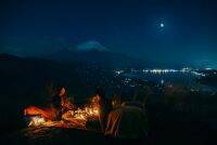 【星のや富士】富士の絶景を望みながら秋の月夜を楽しむ1日1組限定プログラム「富士ムーンナイトピクニック」開催