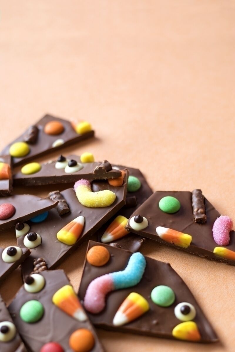 ハロウィンパーティにも◎　こわかわいいチョコレートバークの作り方♡の4枚目の画像
