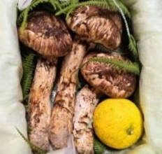 高橋英樹、松茸で作った“贅沢料理”を公開 「うらやましい」「めっちゃ豪華な夕食」などの声