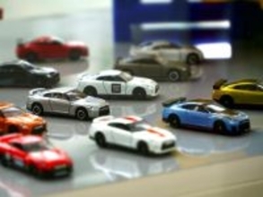 33歳・2児の母が愛用「特別感があり、毎年何が届くのか楽しみ」株主優待で非売品トミカをゲット