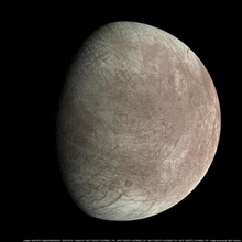 ジュノー探査機がとらえた木星の衛星エウロパの高解像度画像が公開された