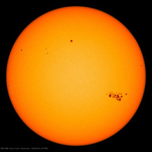 大規模な太陽フレアを引き起こした巨大黒点群