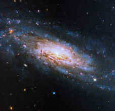 ハッブル望遠鏡がとらえた、おとめ座のセイファート銀河NGC 4951