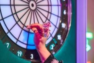 【11月1日はダーツの日】なぜこの日?最新のダーツ事情