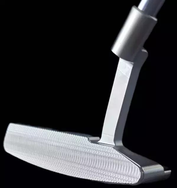 「広田ゴルフ・無刻印シリーズ、アプローチ感覚のパッティングを実現するライ角62°設計のパターを発売」の画像