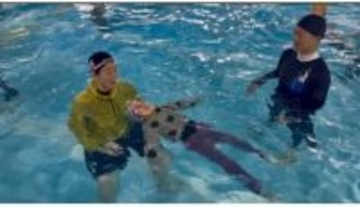 川崎・鷺沼のスイミングクラブで、溺水防止イベント「親子で学ぶ!着衣泳たいけん!」を開催