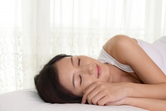 睡眠と肌荒れの関係