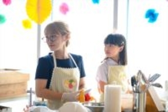 『フェイクマミー』第4話 “茉海恵”川栄李奈、“薫”波瑠の妹として学校のファミリーデーに参加