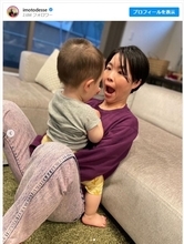 イモトアヤコ、1歳になった息子との2ショットを披露しファン「大きくなりましたね」「応援してます」