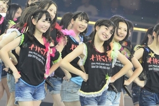 HKT48、女性アイドルグループデビュー最短記録で武道館公演を実現
