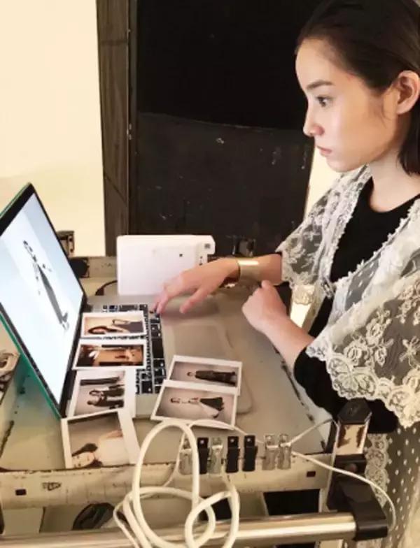 蓮佛美沙子、2017年カレンダー撮影でみせた真剣な横顔に「麗しい！」