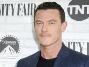 ルーク・エヴァンス、『ロッキー・ホラー・ショー』でフランクン・フルター博士役としてブロードウェイデビュー!