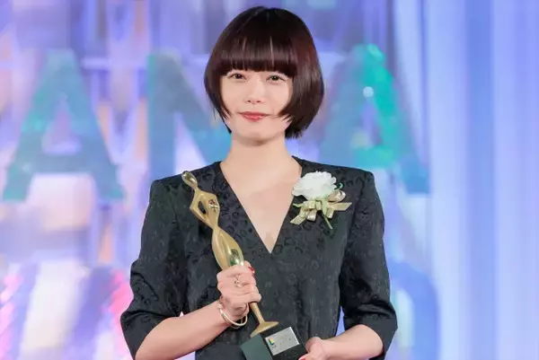 杉咲花&角田晃広が助演女優賞・助演男優賞受賞「コツコツ精進していけたら」「本当に光栄」<東京ドラマアウォード2025>