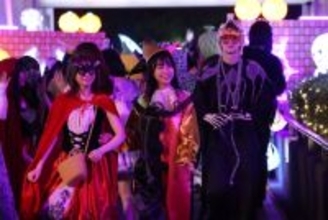 『ESCAPE』“結以”桜田ひより&“大介”佐野勇斗たちが仮装して街へ 「青春」「愛おしい」の声