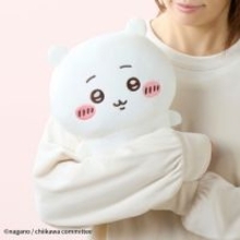 『ちいかわ』の“温かくなるぬいぐるみ”が登場! ぎゅっと抱きしめたくなるフィット感