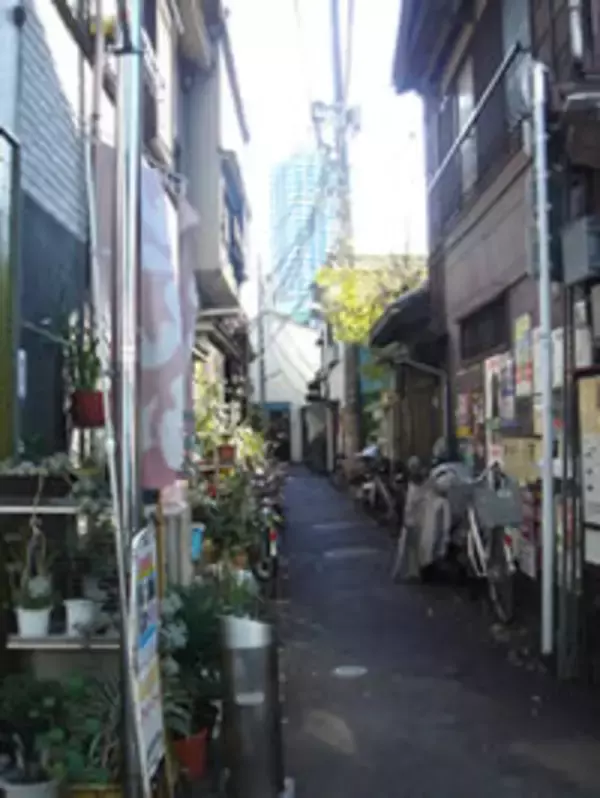 西新宿・早朝の凶行　芸能界に太いパイプを持つ被害者が襲撃された現場と背景ーー