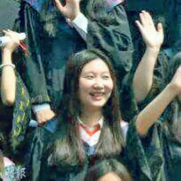 美女とウワサの習近平娘の卒業写真に人民ガッカリ！「中国の佳子公主だと思っていたのに……」