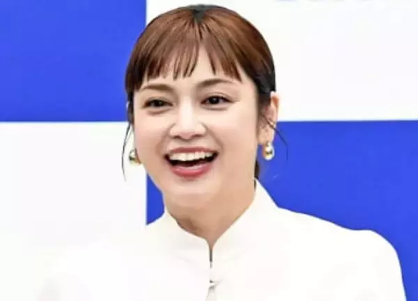 一家6人で「ブラボー」!? 4人の子どもたちと妻・平愛梨も変身「タイトル『長友選手にあこがれて』」 家族でハロウィン満喫