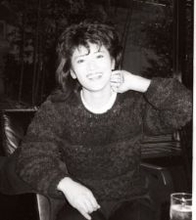 「二代目はクリスチャン」「影の軍団」女優が70歳に 黒ドレス姿が美麗すぎる! 長渕剛と結婚→3人の子供が