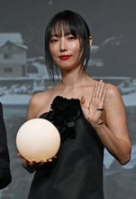 MEGUMI、美しい上半身強調のドレス 息子への愛語る「10回LINEして8回既読スルーされるものの…大好きです」