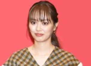 内田理央が元アイドルとディズニー食事会「最高のペア」「美人2人」「可愛い双子コーデ」