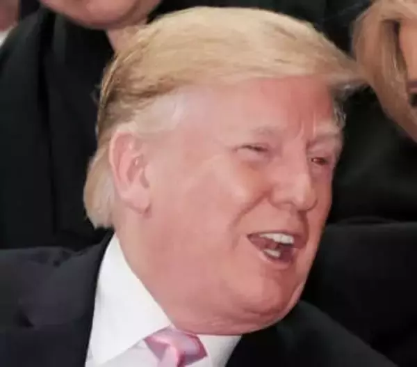 トランプ大統領 天皇陛下を指差す動画がネット上に→「指差しするのは止めてください」の声、スーツの前ボタン留めに「敬意が感じられる」