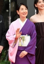 【東京国際映画祭】33年ぶり降臨の吉永小百合 着物の帯に人の顔が!!超個性的衣装で肩出しドレスののんと競演