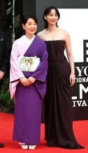吉永小百合 特別功労賞「これからも映画の道を歩んでいけましたら」 33年ぶり東京国際映画祭レッドカーペット彩る
