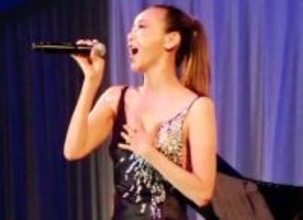 元宝塚トップスター 世界的作曲家の米国人夫と「心の故郷」宝塚に里帰り ♥♥2ショにファンも感激「お帰りなさい」