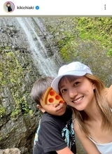 伊藤千晃、息子と“マノアの滝”でパシャリ！ハワイの思い出SHOTに反響「最高に可愛い」「息子くん元気ですね」