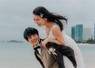 『わた婚』白間美瑠＆永田崇人の結婚生活がスタート、ワイキキビーチで年上夫に“おんぶ”をおねだり