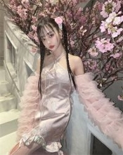 中村里砂、華奢ボディで着こなす麗しのピンクドレス姿が「桜の妖精みたい」