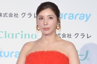 仲里依紗、久々の美脚披露で「スースーしてます」 努力も明かす「昨日はマッサージ3軒ハシゴ。今日も…」