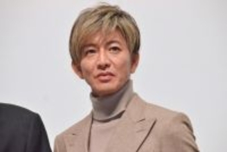 木村拓哉、慣れた手つきでマイクを…舞台挨拶で見せた気遣い