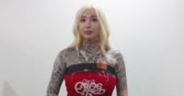 全身タトゥーの美人彫り師、「30歳までに死のうと思ってた」と語るほどの壮絶な過去