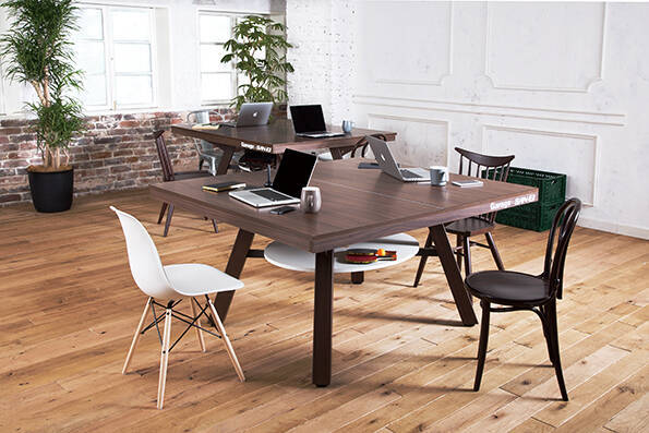 卓球台に早変わりするオフィステーブル　社内の“仕事の質”が高まる？　