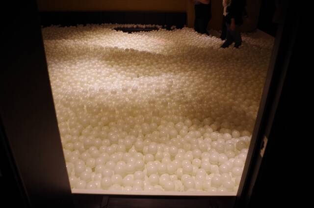 5万個の白い玉がひしめくプールへ飛び込めるパーティ「tamapa」に行ってきた