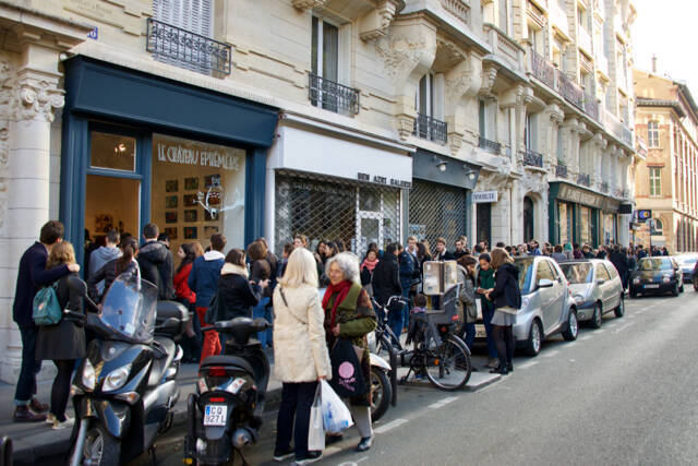 パリ初のジブリ・ショップが開店初日から大人気！　待ち望んだファンで長蛇の列に