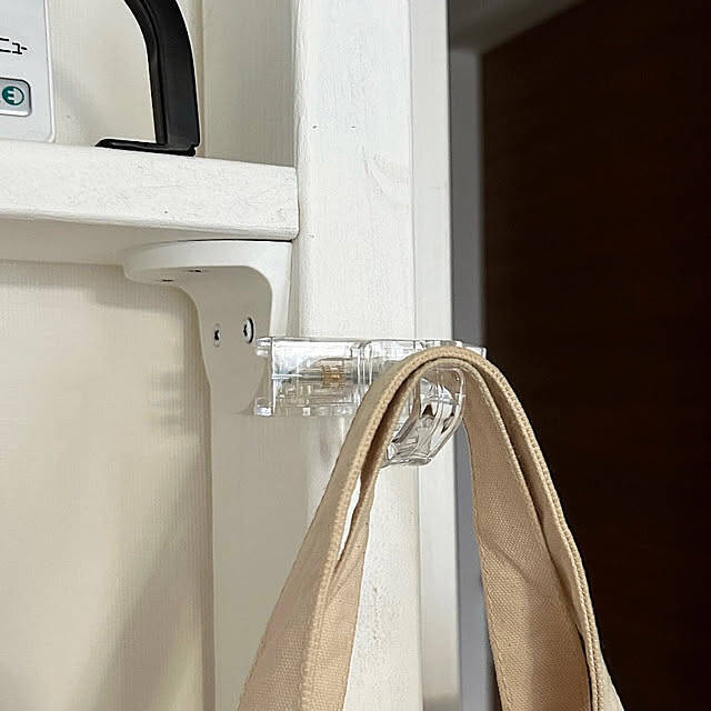 一度使ったら手放せない快適さ♡種類豊富なダイソーのフックで、浮かせる収納のお悩みをすっきり解決