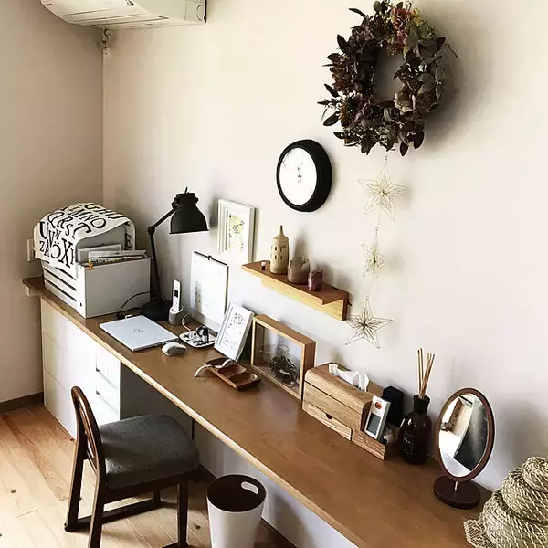 「自由な発想でより使いやすく。デスクのおすすめの置き場所やレイアウト」の画像