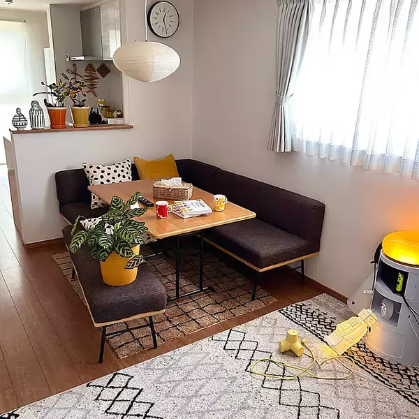 省スペースでも快適!暮らしが広がるソファダイニングの実例6選