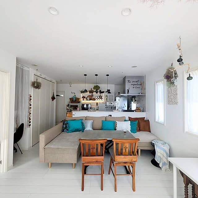 省スペースでも快適!暮らしが広がるソファダイニングの実例6選