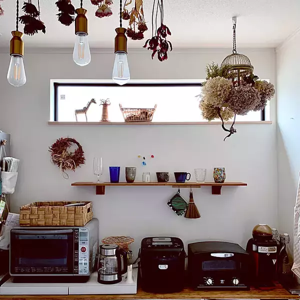 「原状回復OKで壁面に収納できる♪スタンドバーを活用したDIYのアイデア」の画像