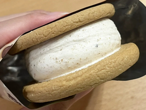 【セブン限定】大きくて分厚い『カントリーマアム』でアイスをサンド! 大優勝の一品が?