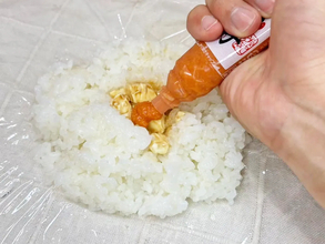 まさに『悪魔的』なレシピ… 明太子×クリームチーズの背徳おにぎりが?「カルボナーラみたい」