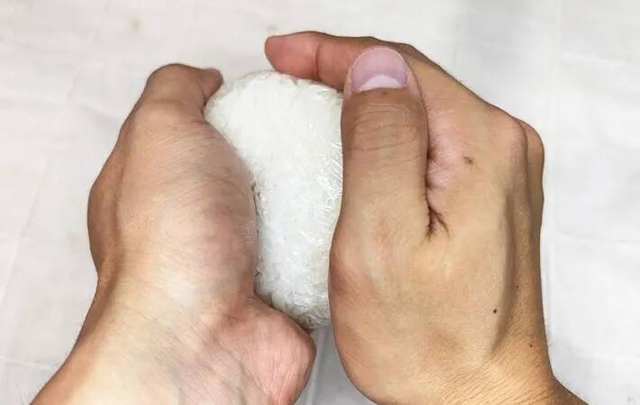 まさに『悪魔的』なレシピ… 明太子×クリームチーズの背徳おにぎりが?「カルボナーラみたい」