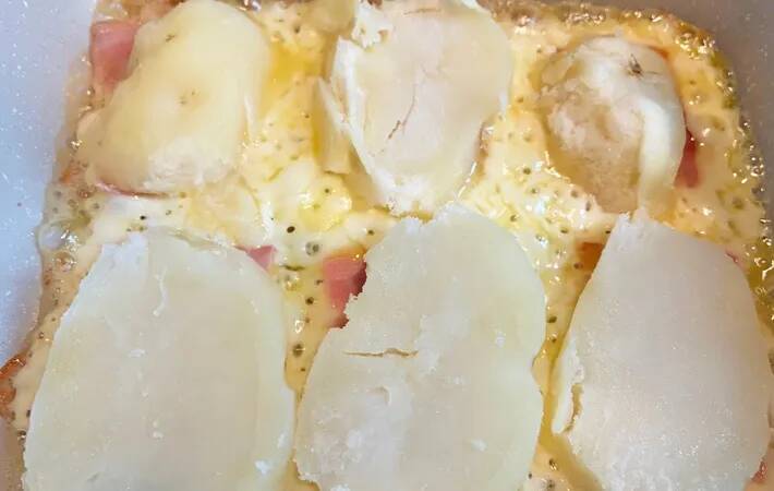 卵焼き器にチーズを敷き詰めて…? 完成した一品に「絶対に間違いない組み合わせ」