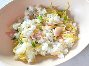 切って混ぜるだけ! 主婦が感動する『混ぜるだけ炒飯』の作り方【秒速レシピ】